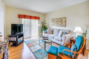 Fort Myers Condo with Community Pool 4 Mi to Beach!